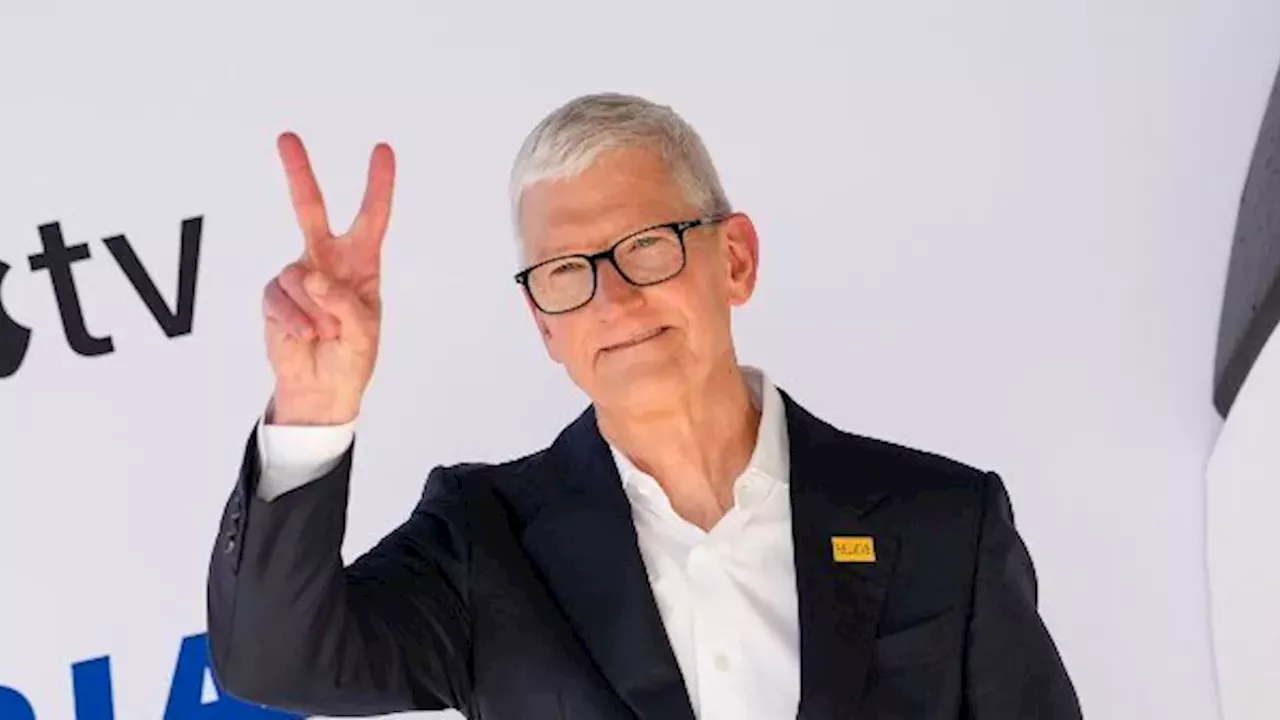 Apple News Accused of Using Human Editors to Hide DNC Debt Crisis