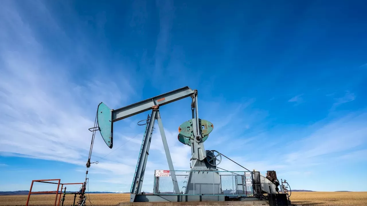 Canadians Embrace Dual Path: Oil and Gas Exports Alongside Clean Energy Transition