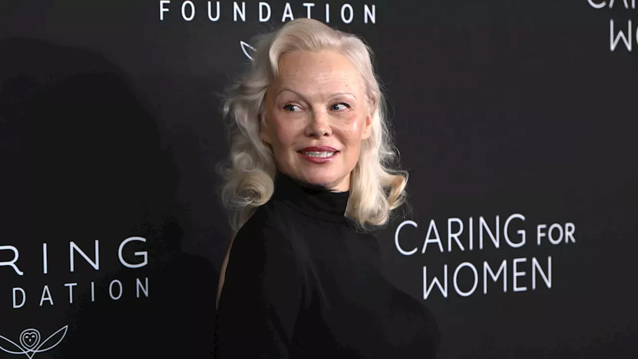 The "Rich Mom" Knitwear Revolution: How Celebrities are Making Oversized Style Accessible