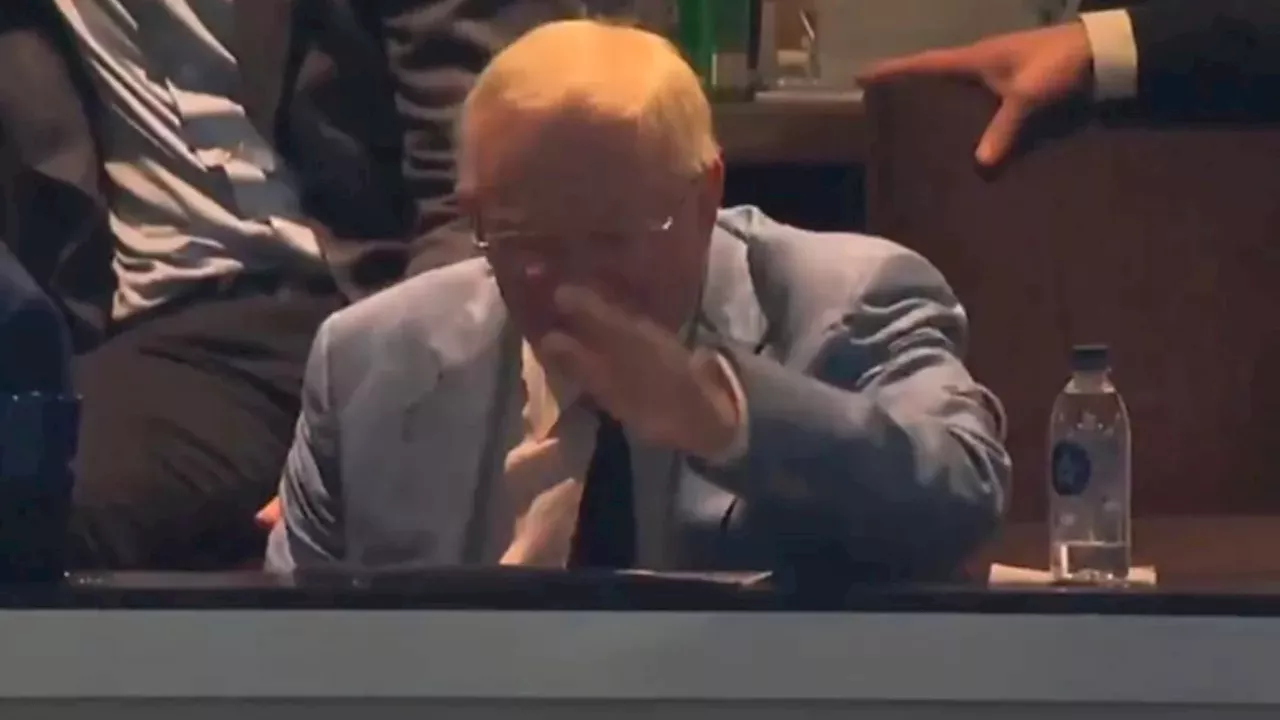Table-Slamming Frustration: Jerry Jones Reacts as Cowboys Fall to 0-4 Buccaneers