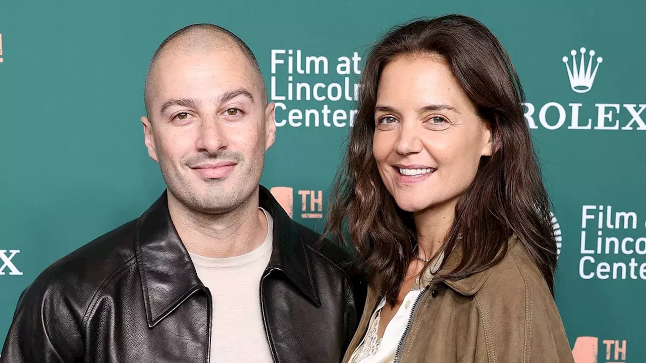 Barefoot and Makeup-Free: Katie Holmes Redefines Red Carpet Norms at NY Film Festival