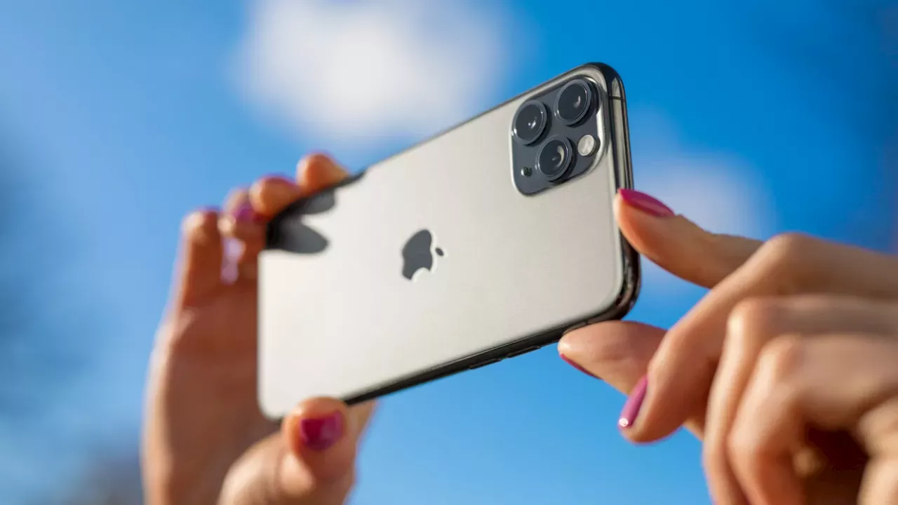 The End of the Badly Framed Photo? Apple, Samsung, and Google Enter the Generative Era