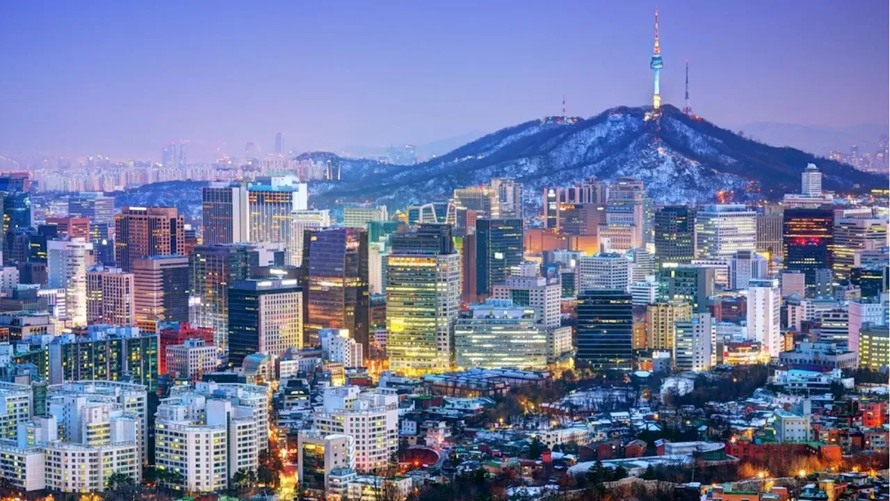 Ethereum Optimist Tom Lee Issues Rare Bearish Alert as South Korean Stock Crash Threatens Crypto Markets