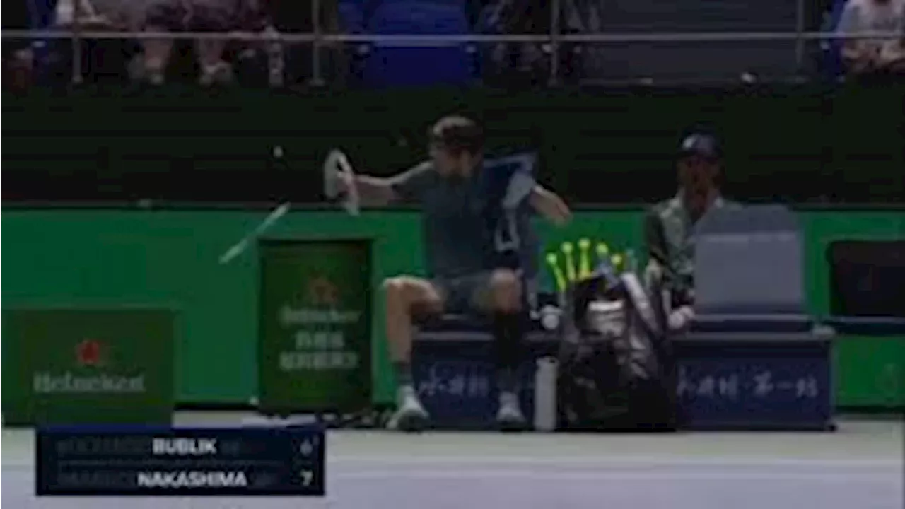 Bublik Destroys Racket and Injures Hand After First-Set Loss