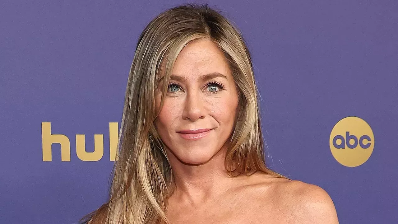 Director Penelope Spheeris Accuses Jennifer Aniston of Sending a Secrecy Gift on Lifetime Film Set