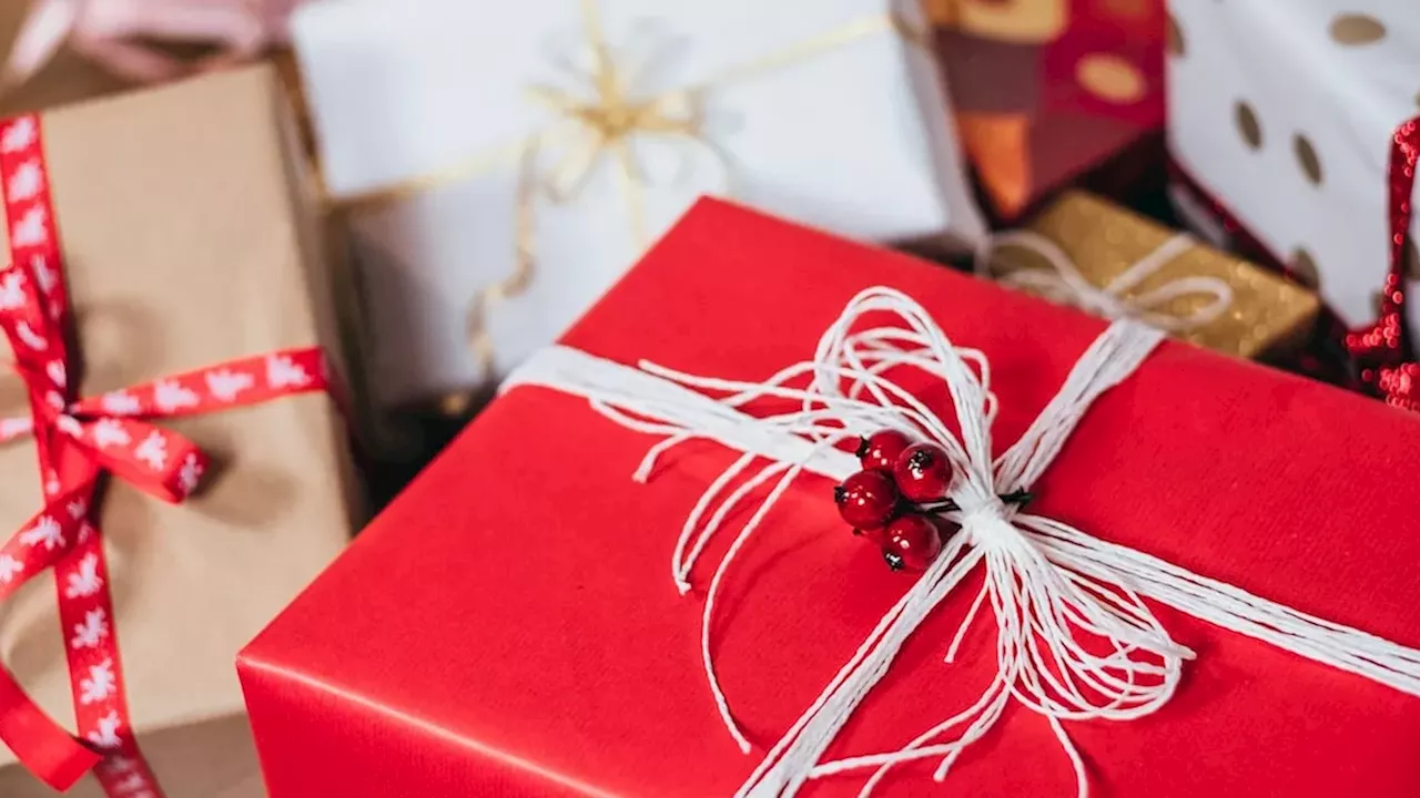 The $216 Holiday Shrinkage: Why Canadian Shoppers are Tightening Wallets