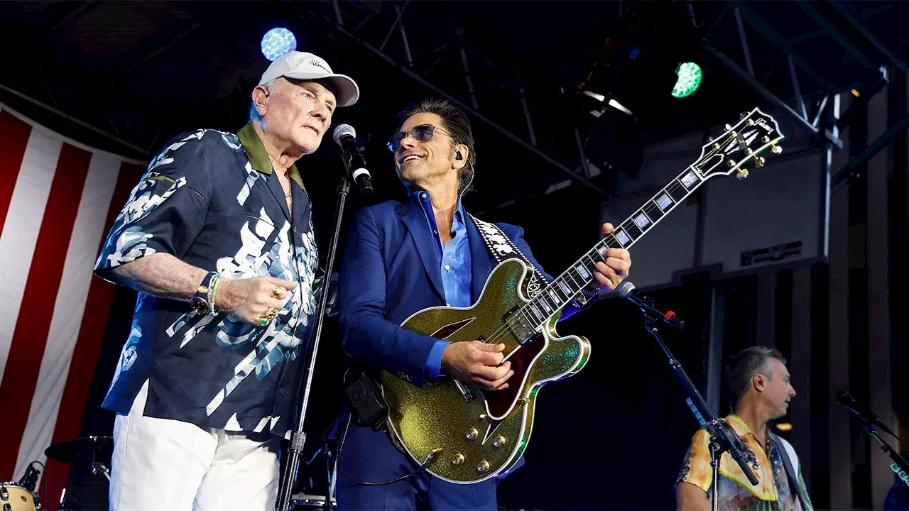 Resilience at the Ryman: How John Stamos Supported Mike Love’s Emotional Nashville Return