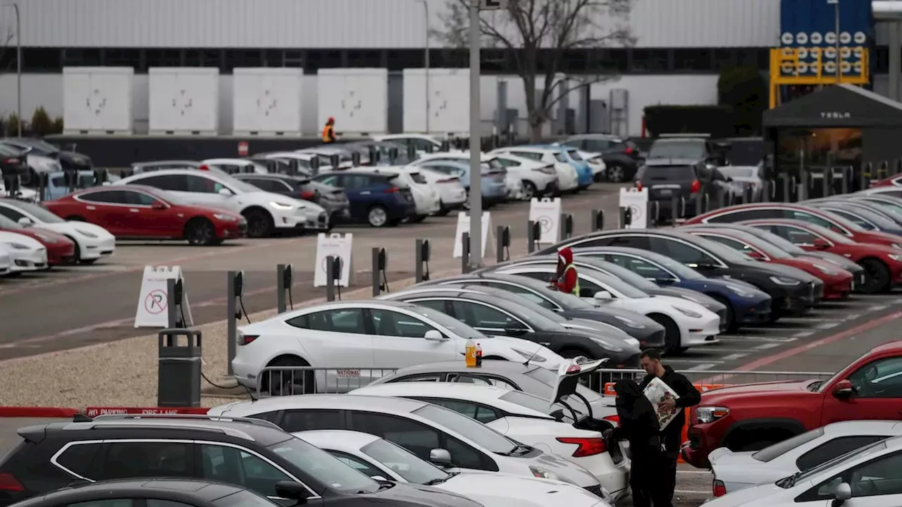 The 25% Tariff Trap: How Trade Wars are Redrawing Canada's Auto Map