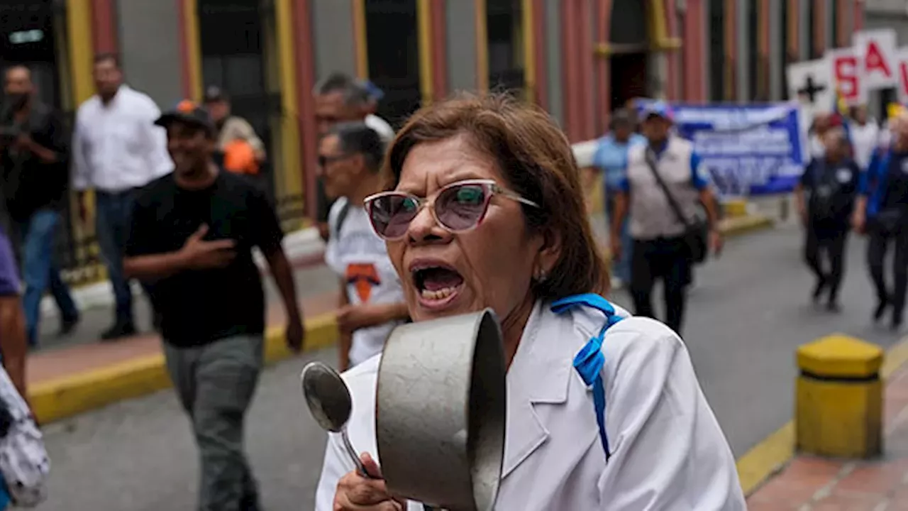 Caracas Wage Protests: Police Block 50,000-Signature Petition to Miraflores