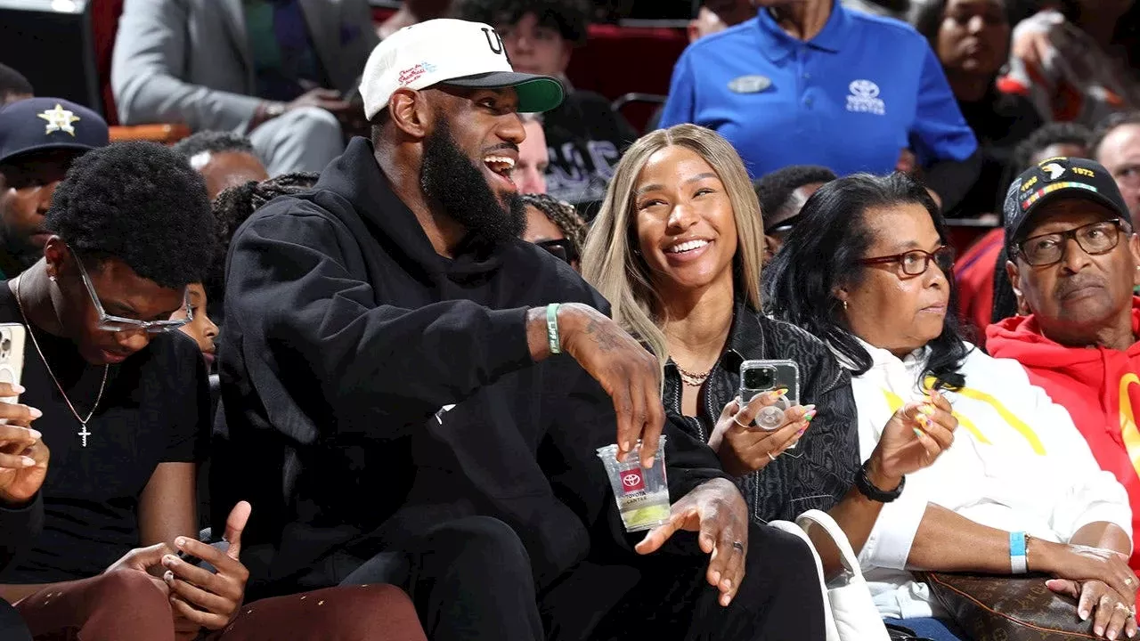 Savannah James Says Friends Do Not Expect First-Class Upgrades on Trips
