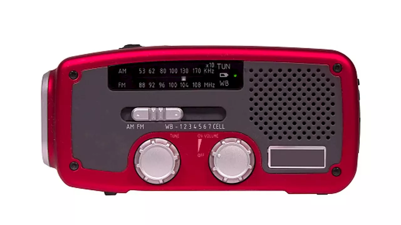 Why a $50 Weather Radio Outperforms a $1,000 Smartphone in a Crisis