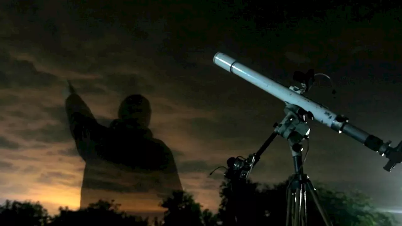 Chasing Halley's Ghost: How to Catch the Orionid Peak Despite a Bright Moon