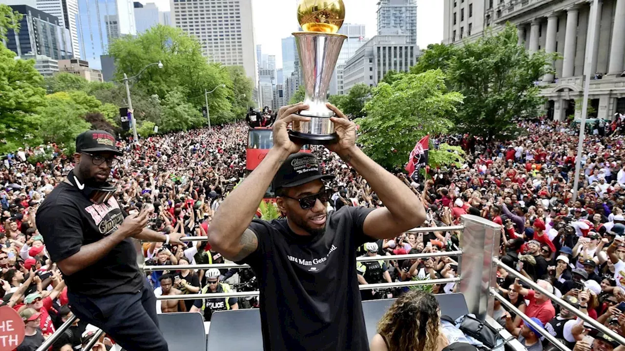 Kawhi Leonard Makes Toronto Raptors Regular-Season Debut in Home Opener Against Chicago Bulls
