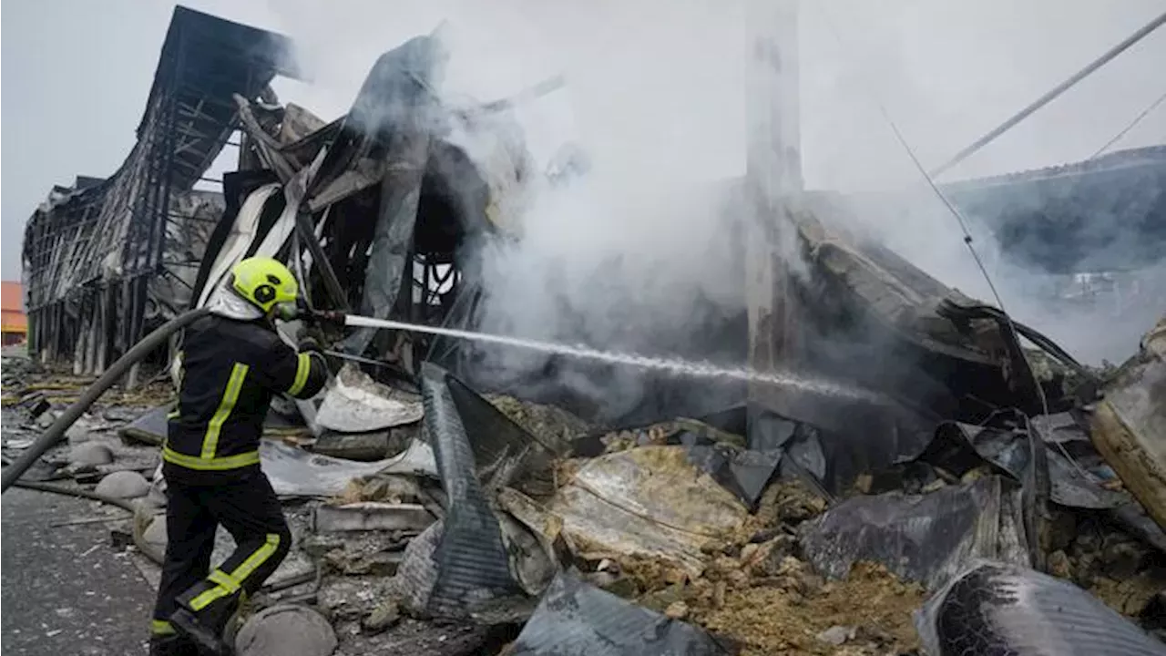 Russian missile and drone attack on Kyiv kills 1 and wounds 22 after Kremlin agrees to peace talks