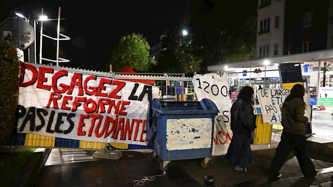 Students Block ULB Campus Amid Tuition Rise and Austerity Measures