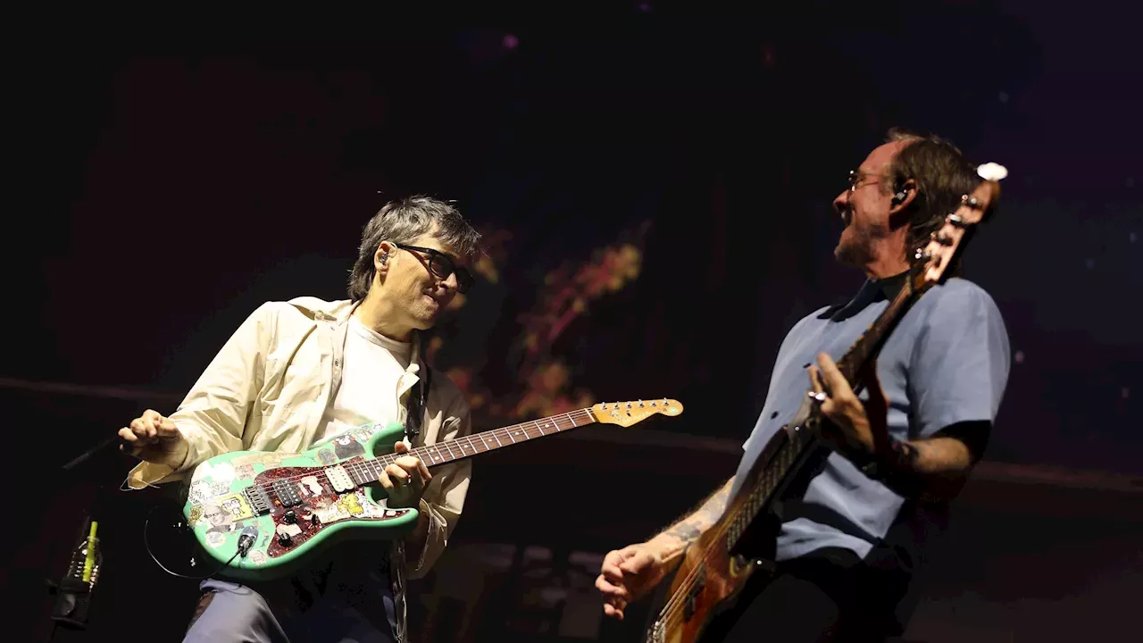 Weezer’s Backyard Illusion: How a Picket Fence Reimagined the Crypto.com Arena
