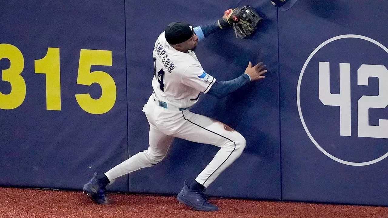 Chandler Simpson's leaping wall catch highlights Rays' Game 3 vs Brewers