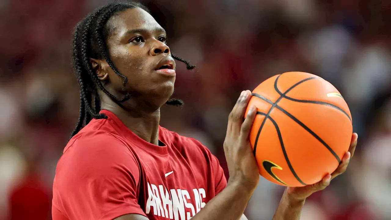 Arkansas Razorbacks Take Comfortable Halftime Lead Over Memphis Tigers